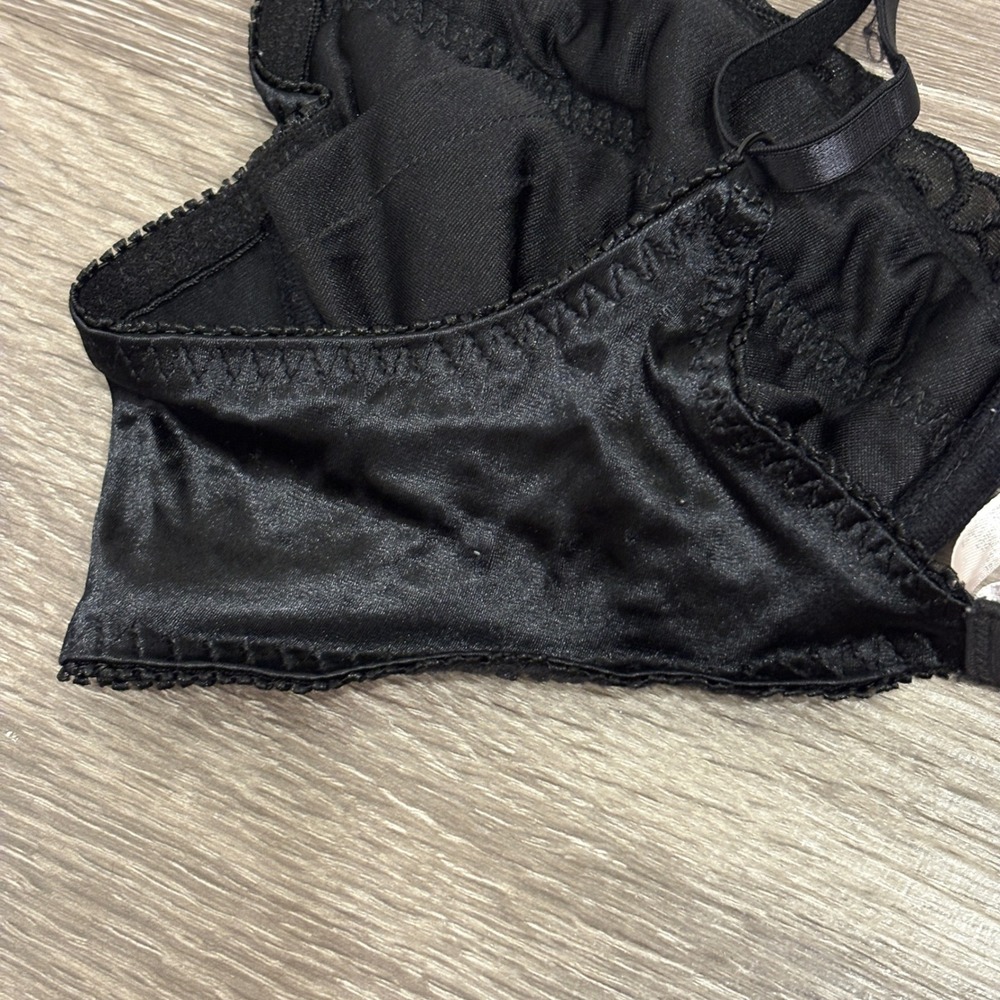 VTG 00s Victoria's Secret Black Velvet Embroidered Lace Demi Underwire Bra 36 - Picture 5 of 11